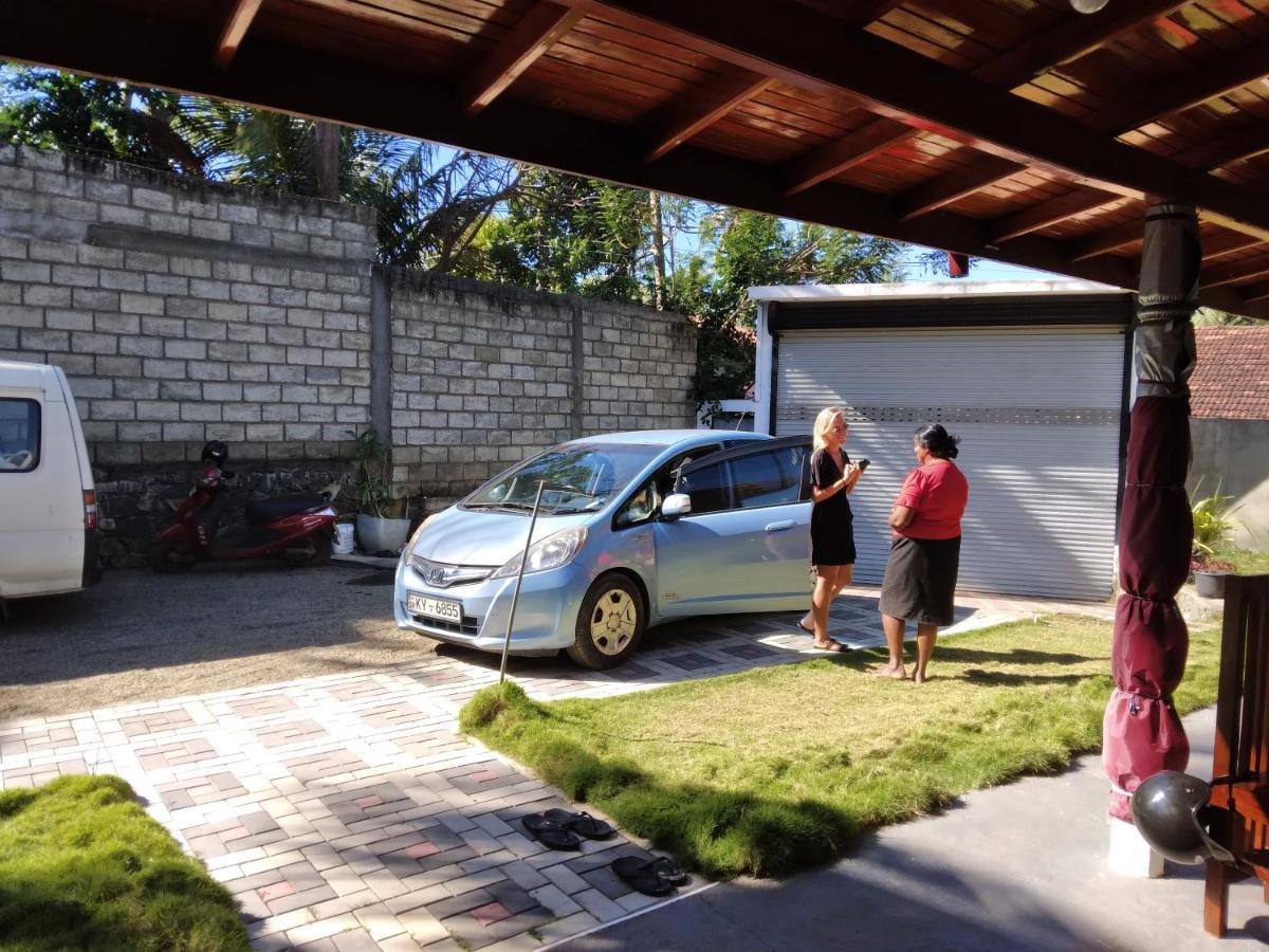 Tharurashmi Sea Pond Villa & Surf Hostel - Hiriketiya ディックウェラ エクステリア 写真