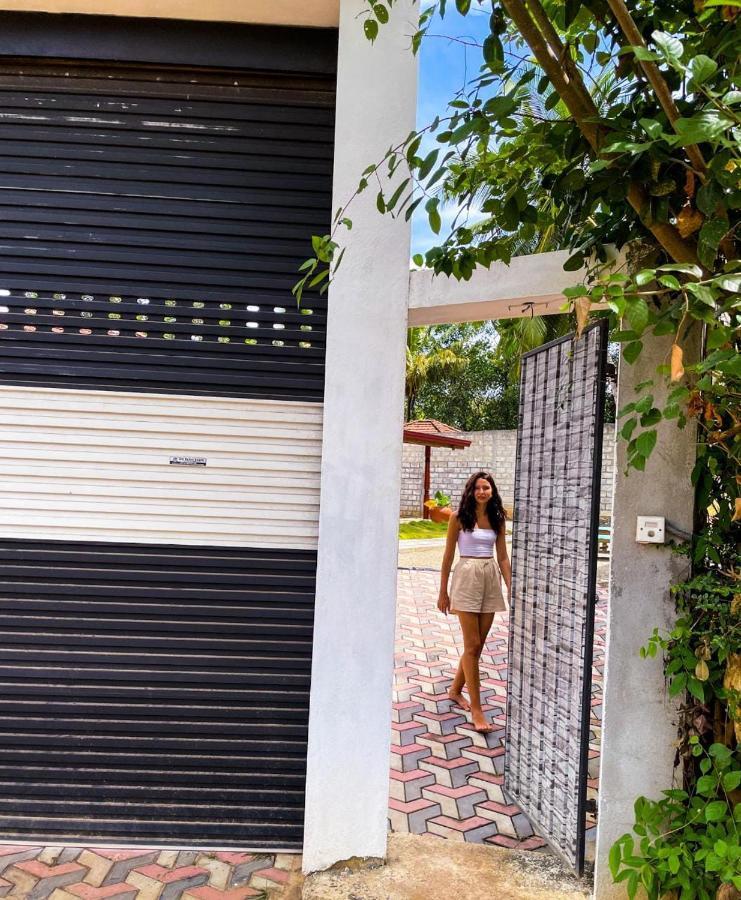 Tharurashmi Sea Pond Villa & Surf Hostel - Hiriketiya ディックウェラ エクステリア 写真