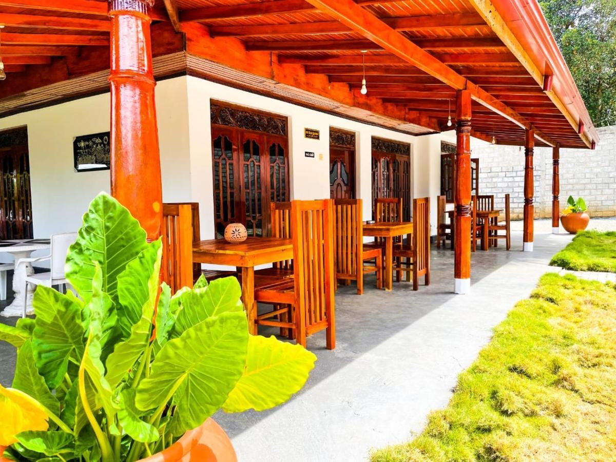 Tharurashmi Sea Pond Villa & Surf Hostel - Hiriketiya ディックウェラ エクステリア 写真