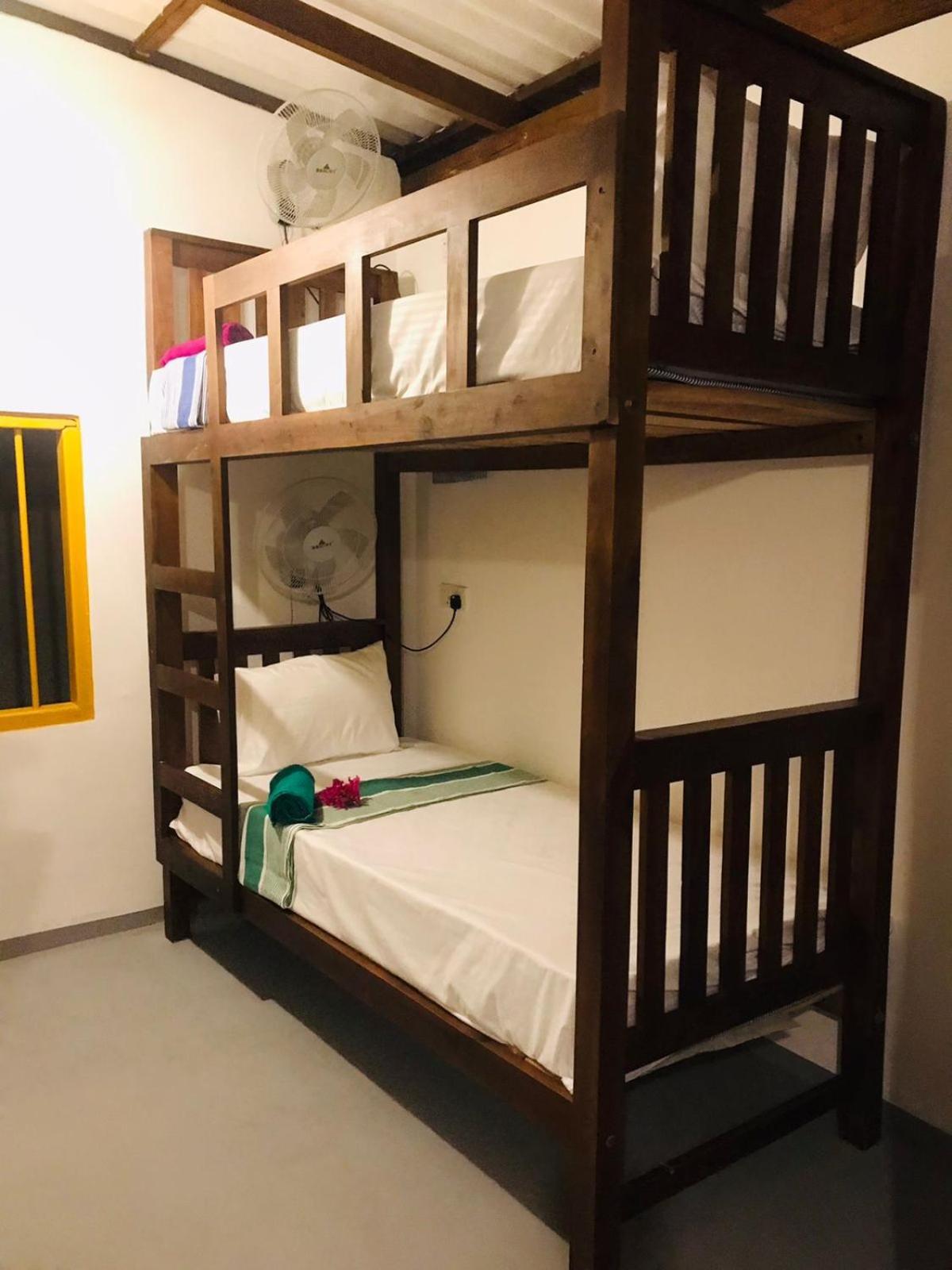Tharurashmi Sea Pond Villa & Surf Hostel - Hiriketiya ディックウェラ エクステリア 写真