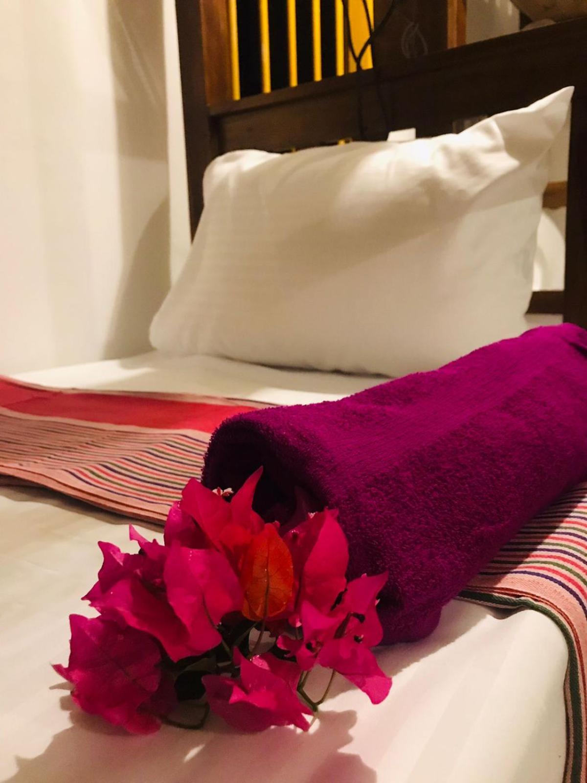 Tharurashmi Sea Pond Villa & Surf Hostel - Hiriketiya ディックウェラ エクステリア 写真