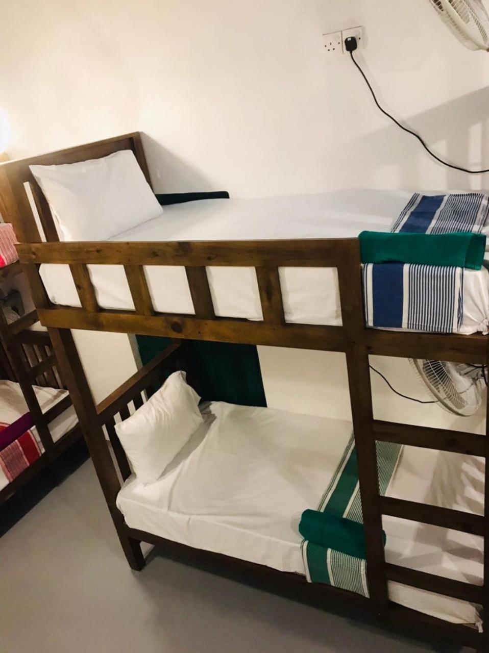 Tharurashmi Sea Pond Villa & Surf Hostel - Hiriketiya ディックウェラ エクステリア 写真