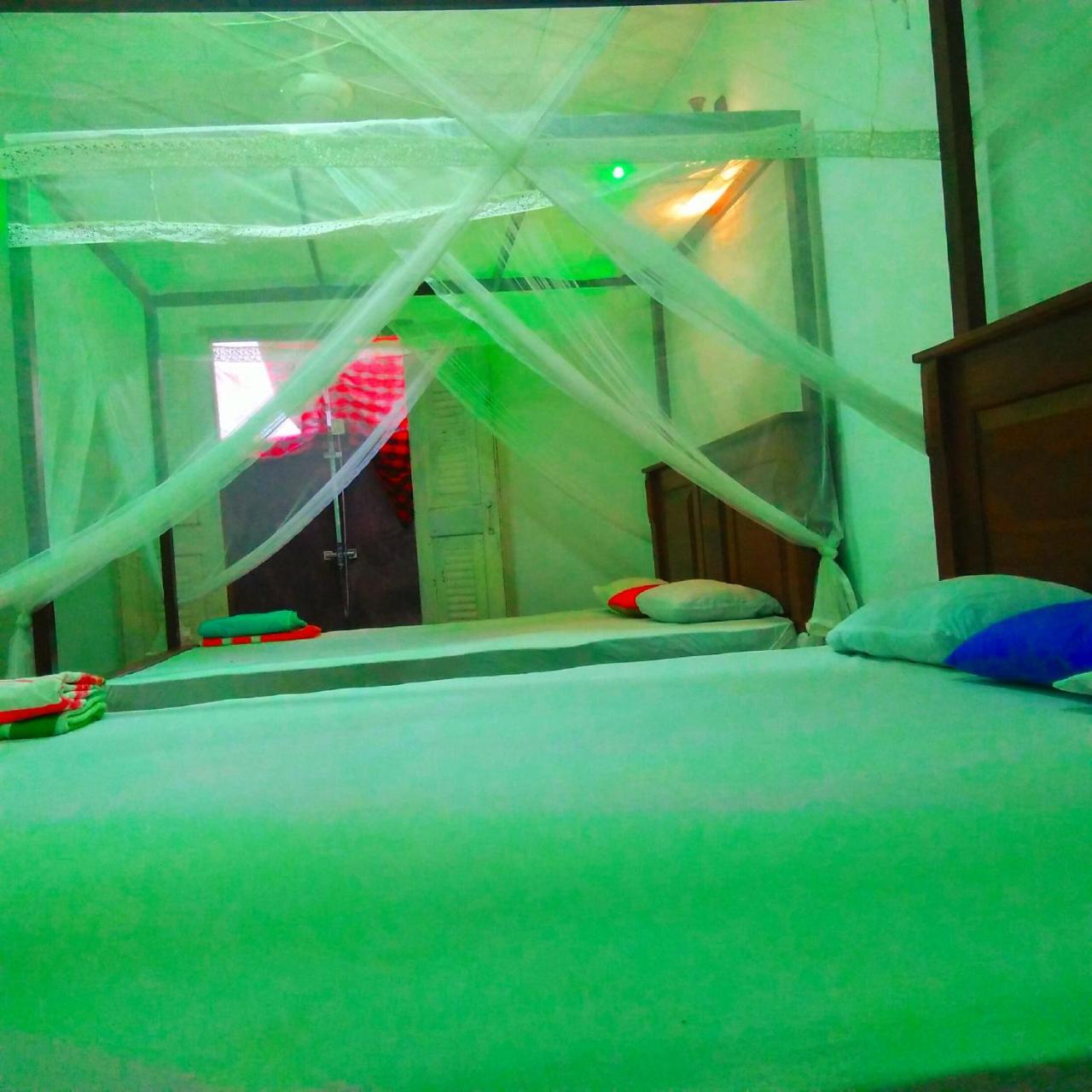 Tharurashmi Sea Pond Villa & Surf Hostel - Hiriketiya ディックウェラ エクステリア 写真